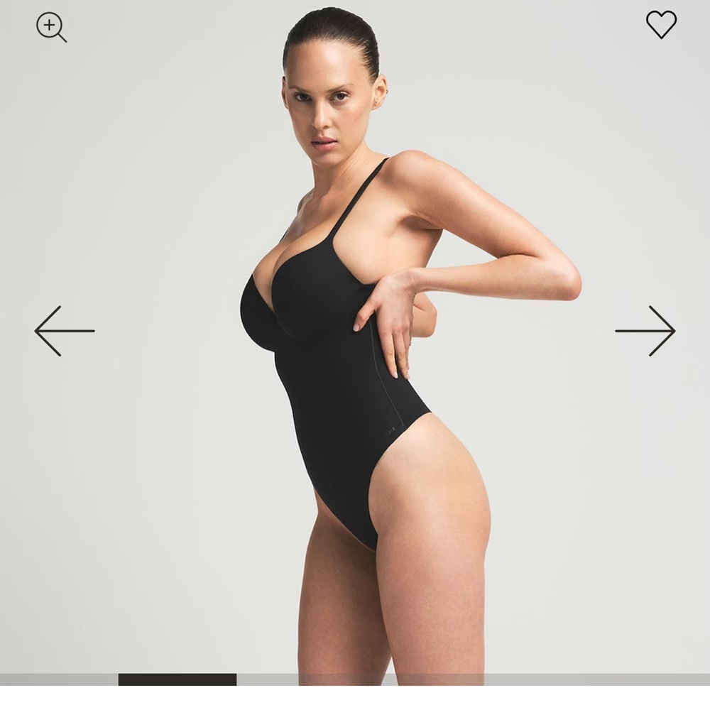 SKIMS ULTIMATE BODY
PUSH-UP THONG BODYSUIT